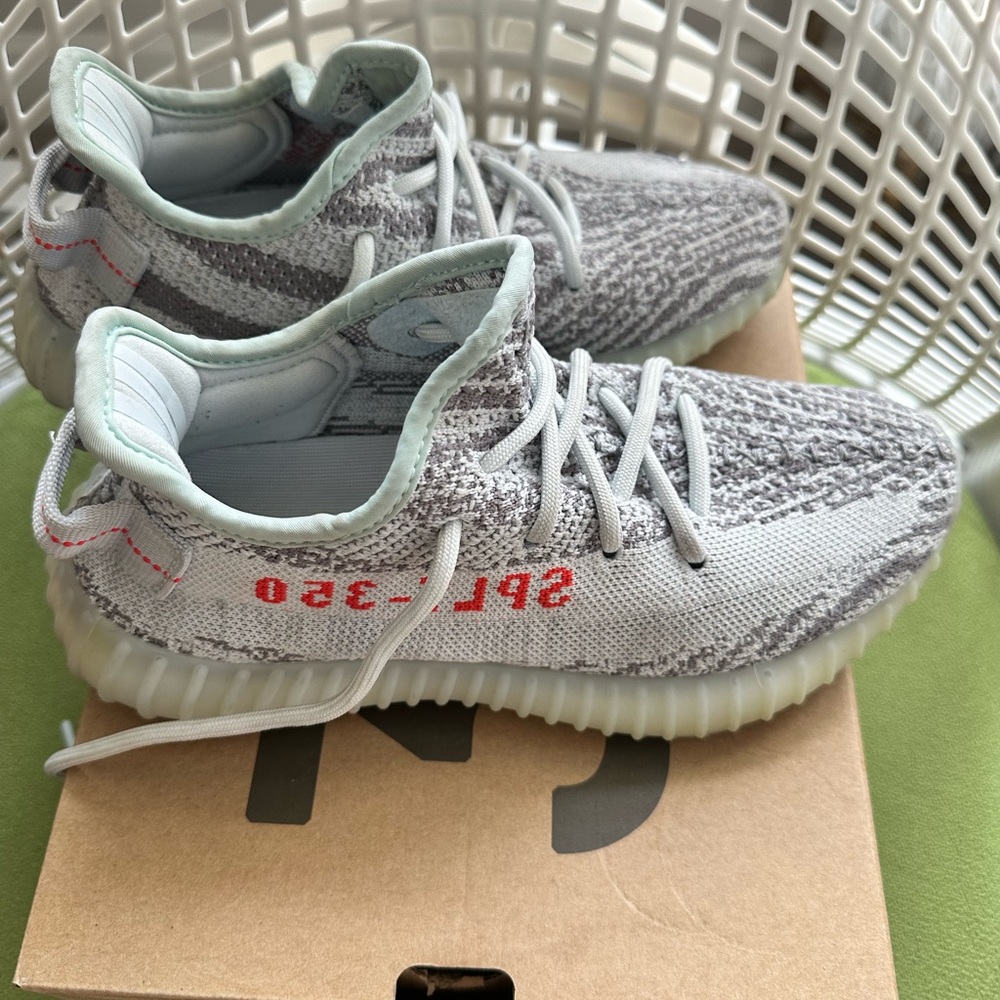 Yeezy Boost 350 V2